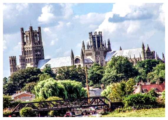 Какой город больше Лондон или Англия