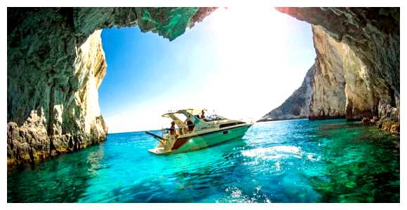 Почему туристы едут в Грецию