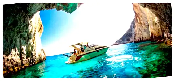 Почему туристы едут в Грецию