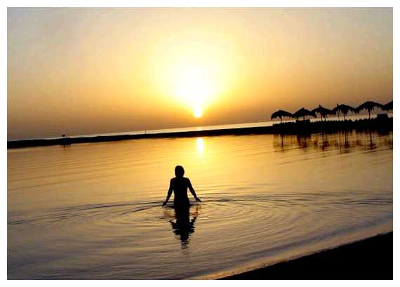 Почему в Египте нельзя купаться в море ночью